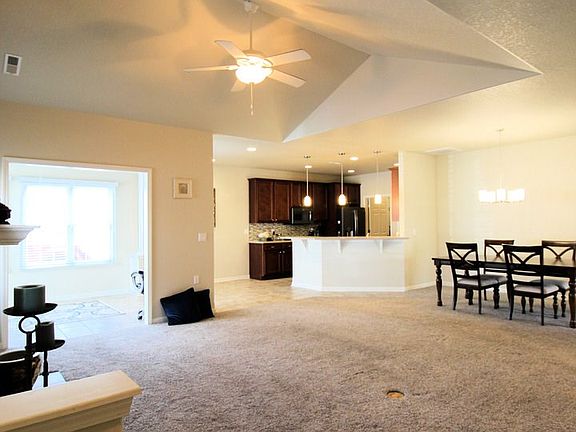 5th image of 727 Grove Way Unit C