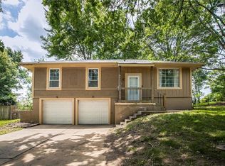 2500 SW Jackson Ct, Blue Springs, MO 64015