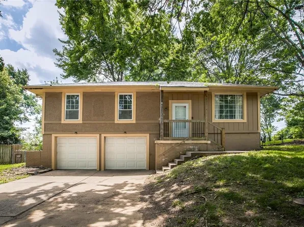 2500 SW Jackson Ct, Blue Springs, MO 64015