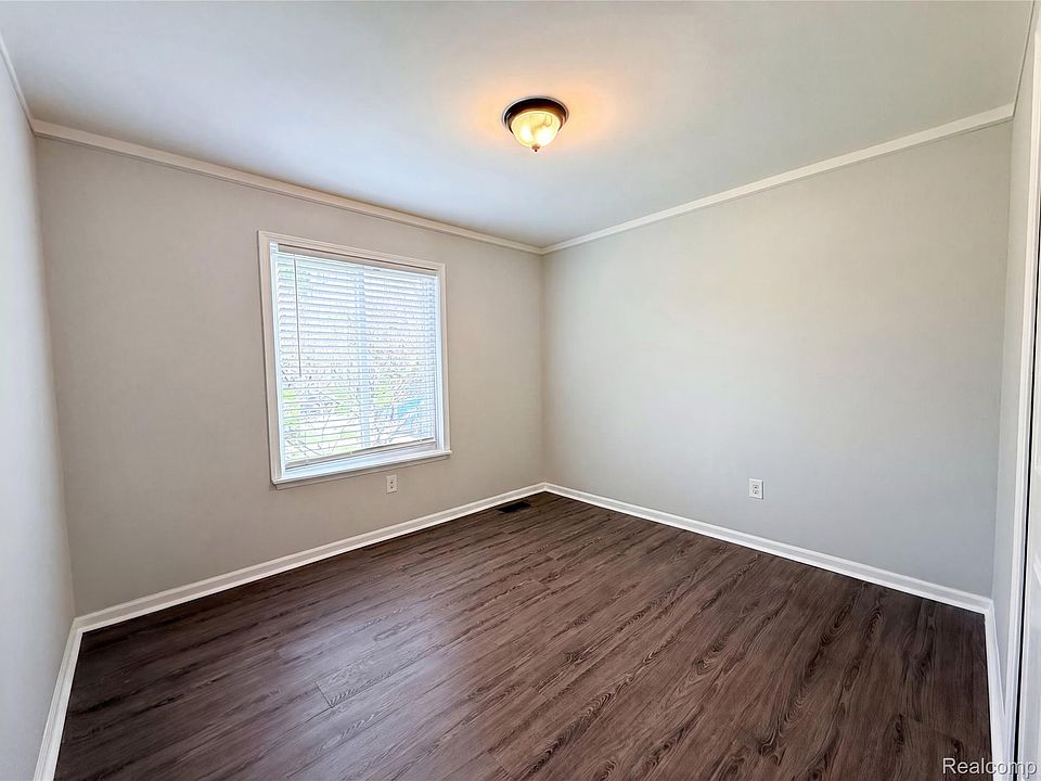 42195 Fairview Dr, photo 12