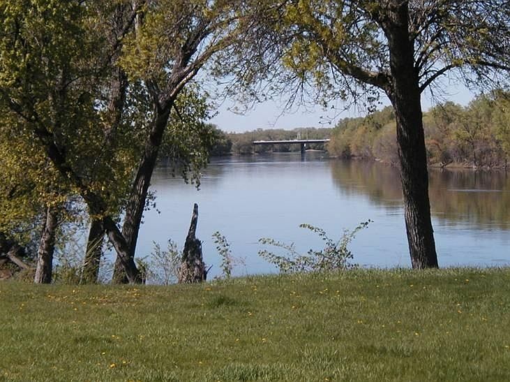Beautiful Mississippi River - across the street