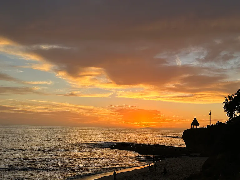 DIY Coffee table Book of spectacular sunsets to celebrate your stay
