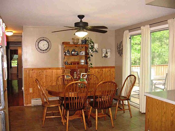 3rd image of 28 Laurie Ln