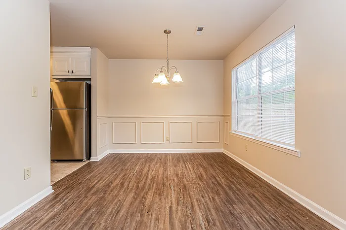 3 bed, 2.0 bath, 1270 sqft, $1,570 — Photo 3
