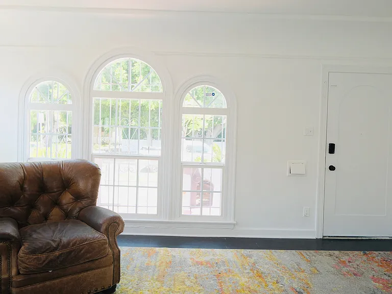 3036 Edgehill Dr — Photo 2