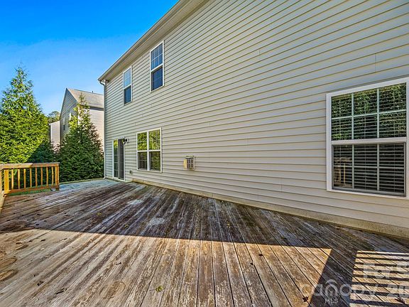 4th image of 1012 Ellen Ln