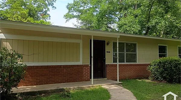2457 Brevard Dr — Photo 2