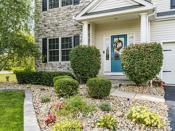 5th image of 103 Glen Crossing Dr