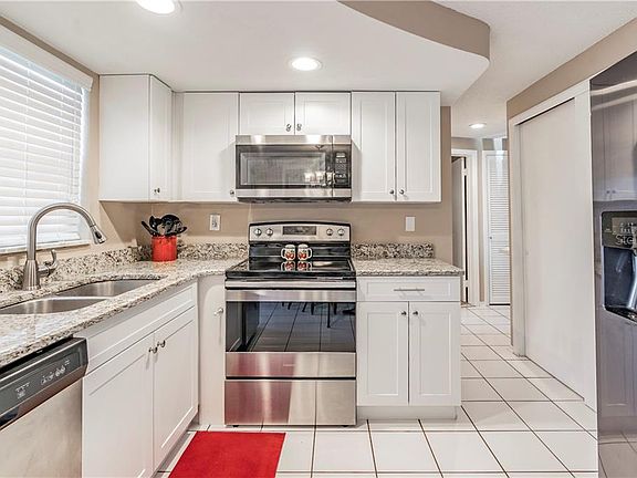 4th image of 4111 Oakfield Ave
