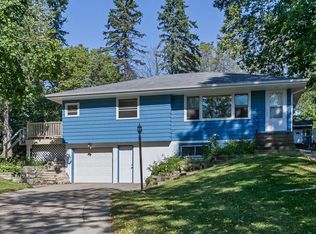 2228 Glenwood Dr NW, Cedar Rapids, IA 52405