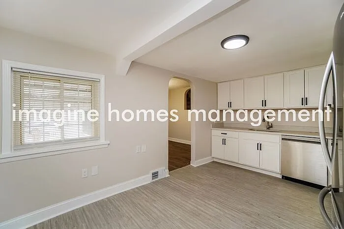 2828 Pine St — Photo 5