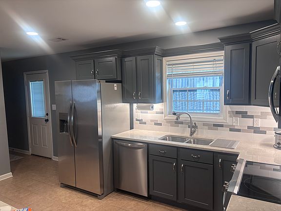 3rd image of 44 Old Country Ln