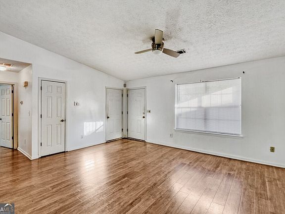 5th image of 2032 Briar Trail Ct SW