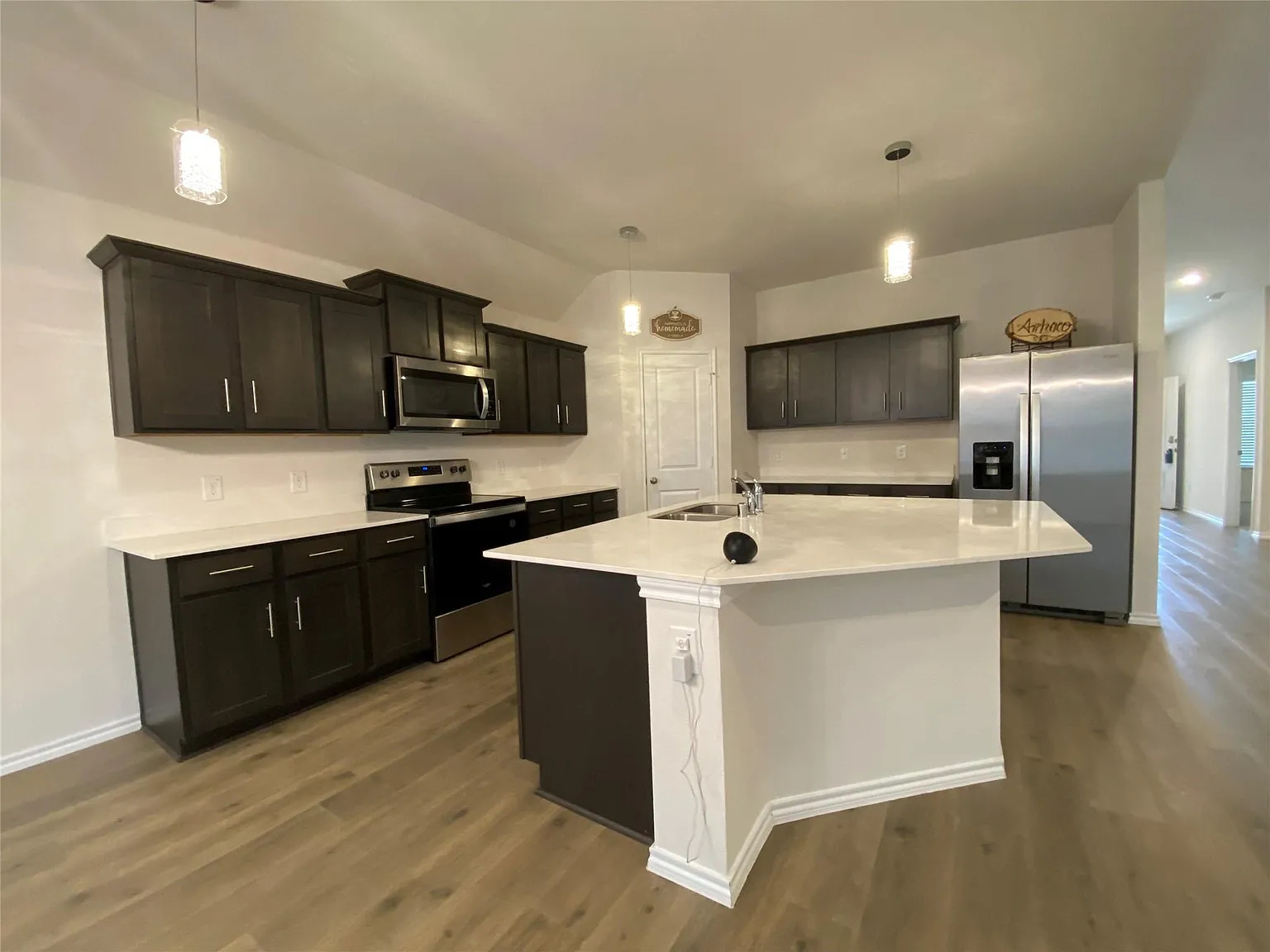 4 bed, 2181 sqft, $1,000 — Photo 3