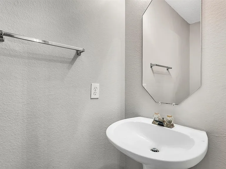 8105 Flowertree Dr — Photo 18