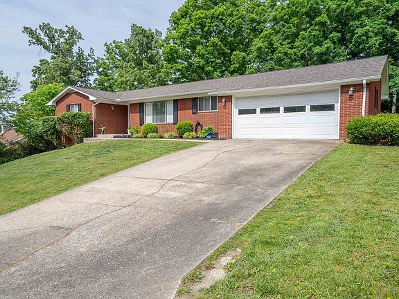 2nd image of 119 Hillcrest Ct
