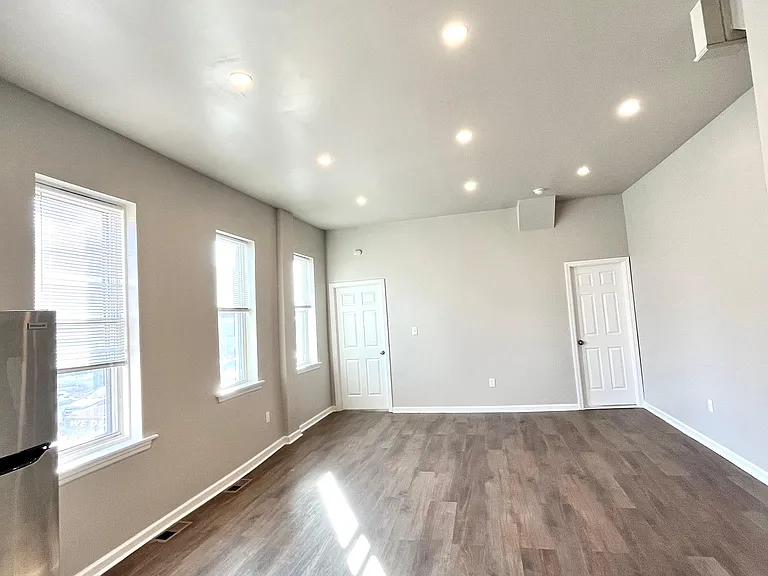 1300 N 54th St #1 — Photo 8