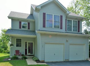 1241 Getzelman Trl, Algonquin, IL 60102