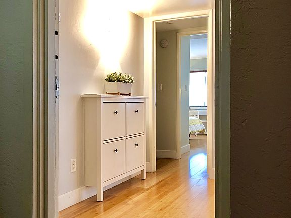 2nd image of 2700 Cahuenga Blvd E APT 4120