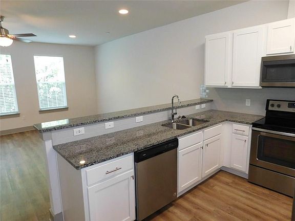 5th image of 12182 Abbey Glen Ln