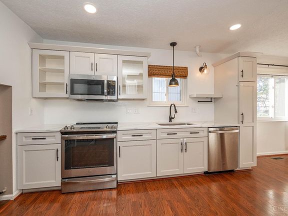 3rd image of 290 Francisridge Dr