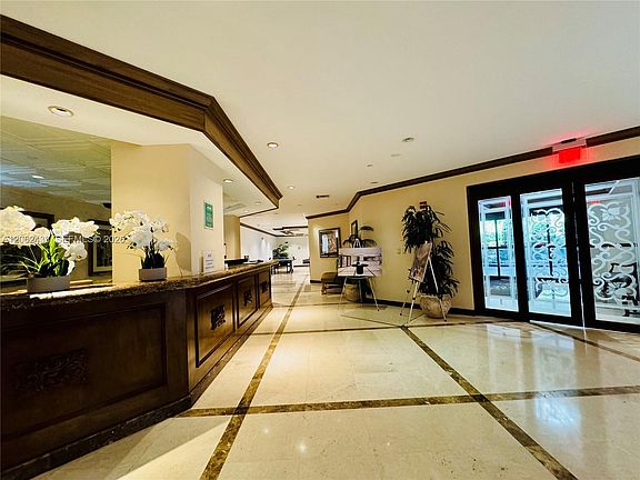 3rd image of 18181 NE 31st Ct #Penthouse 03