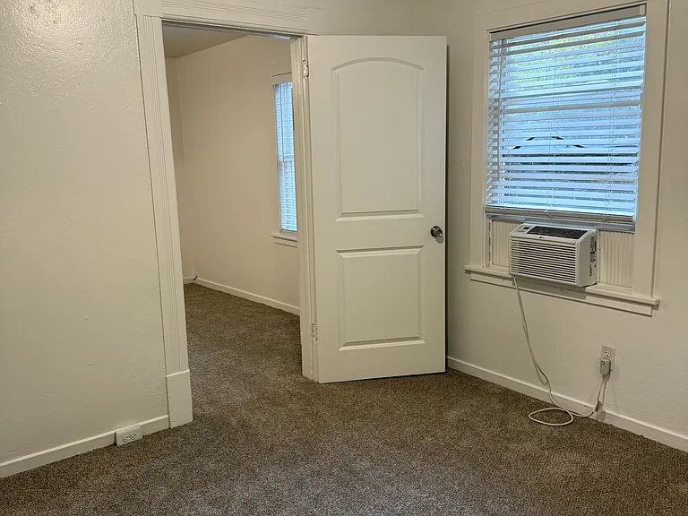 2843 Coloma St #B — Photo 8