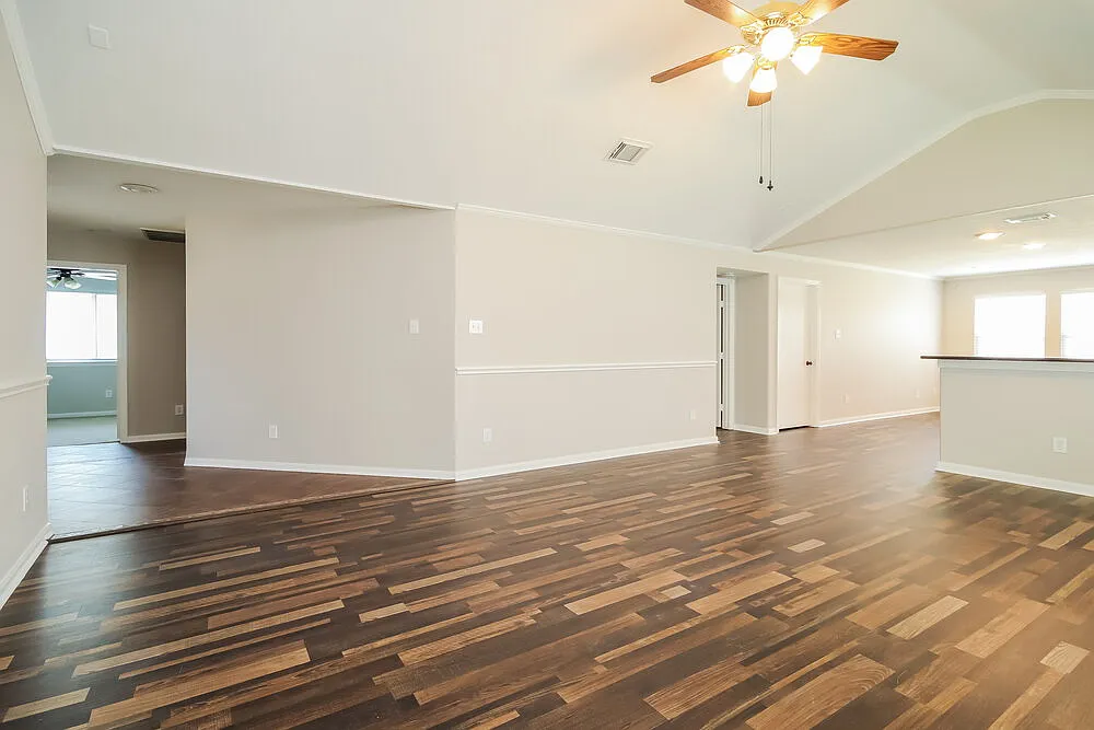 4 bed, 2.0 bath, 1886 sqft, $1,950 — Photo 4