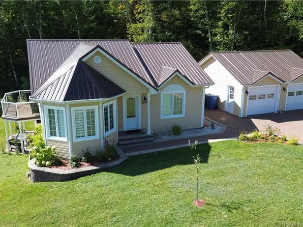 1895 Gowan Brae Dr, Bathurst, NB E2A 4X5