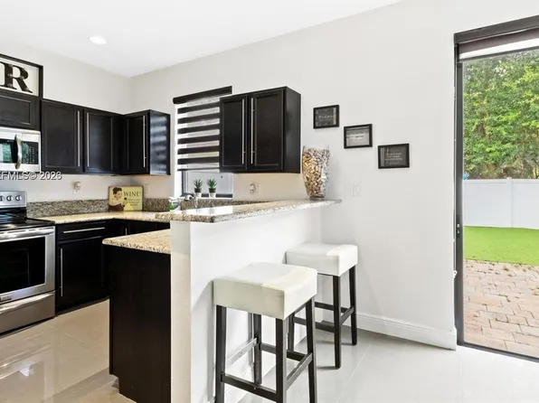 8925 W 33rd Ave, Hialeah, FL 33018