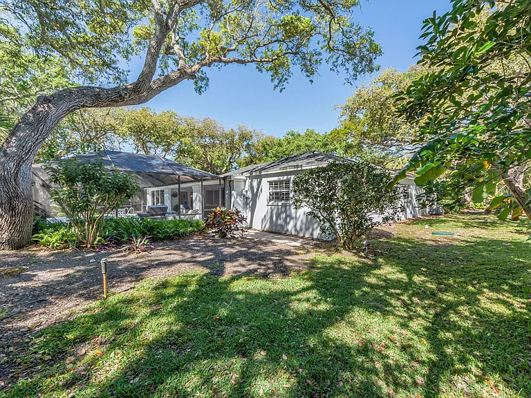 910 Seagrape Ln — Photo 48