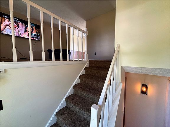 2nd image of 416 Meeting House Rd