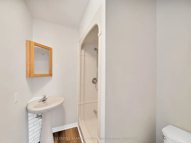 60 Albert St S — Photo 11