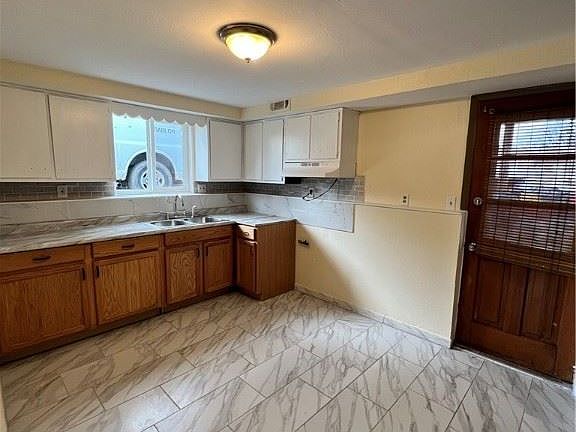 2nd image of 1738 W 22nd St