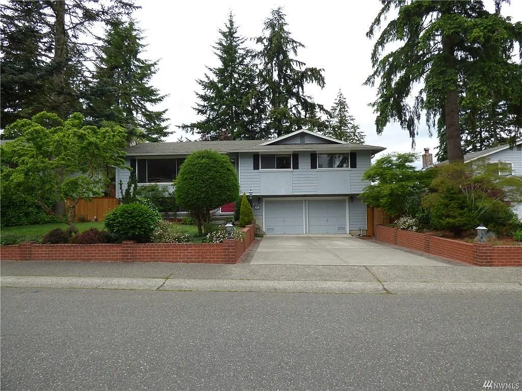 4 bed, 2200 sqft, $3,700 — Photo 1