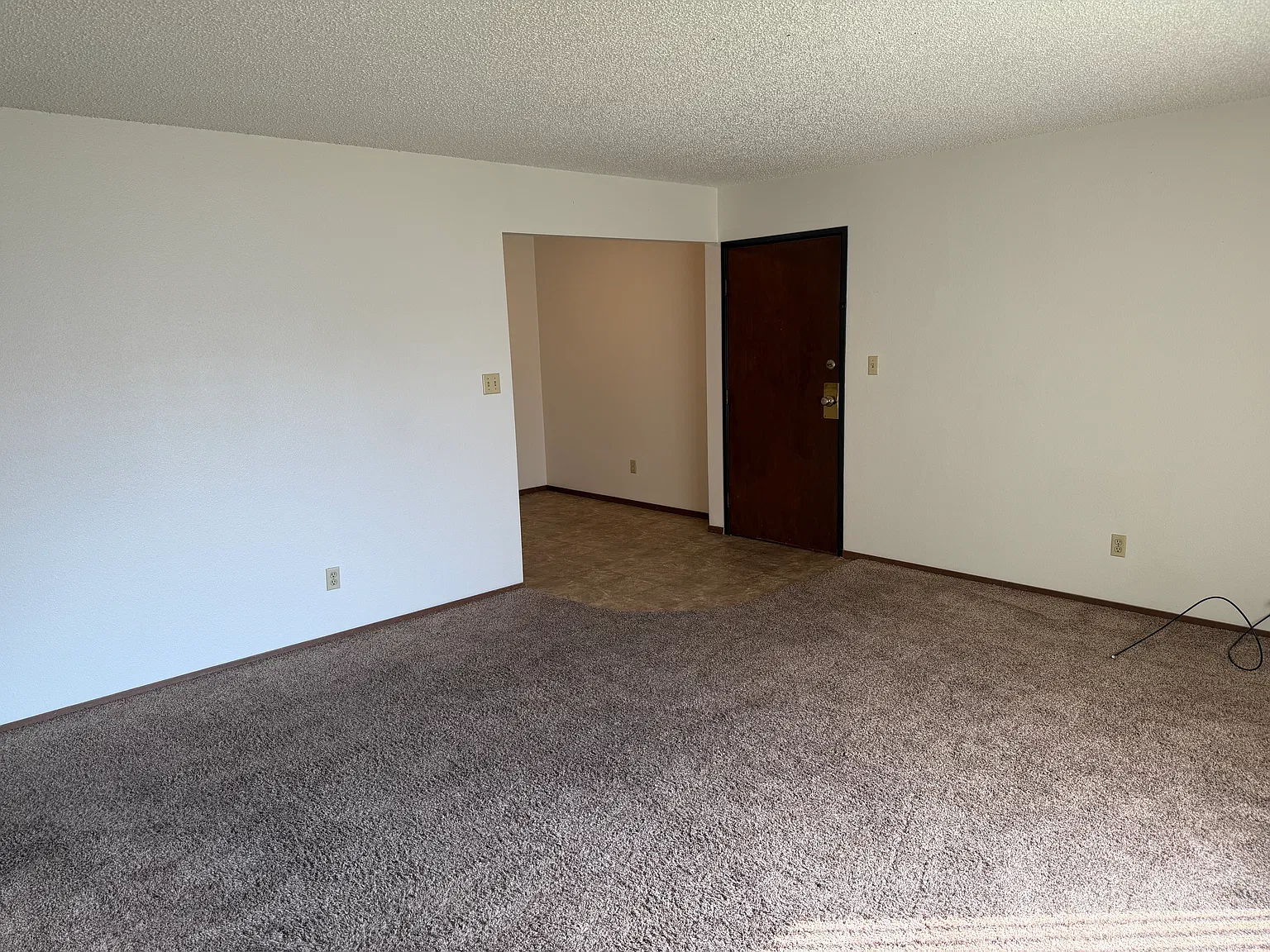 2 bed, 850 sqft, $750 — Photo 2