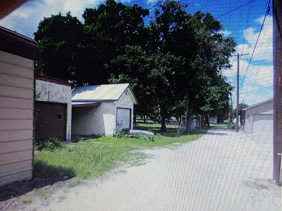3rd image of 512 Delia Ave
