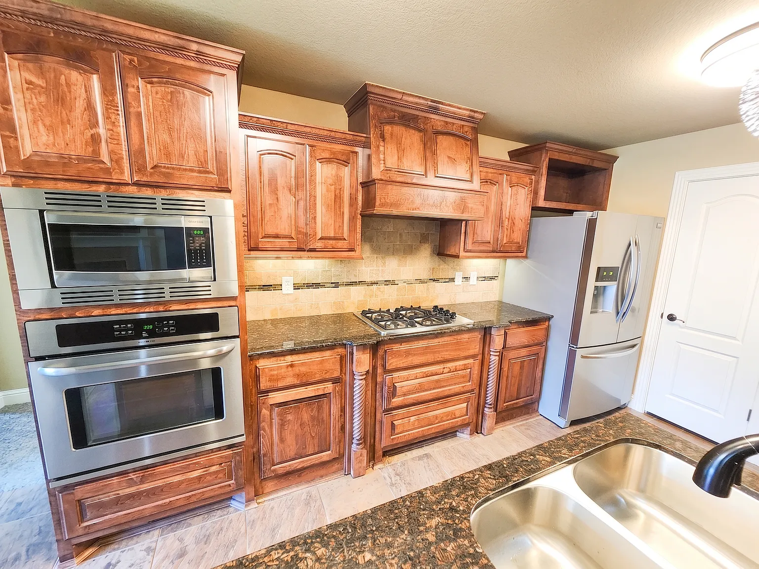 4 bed, 2093 sqft, $2,250 — Photo 4