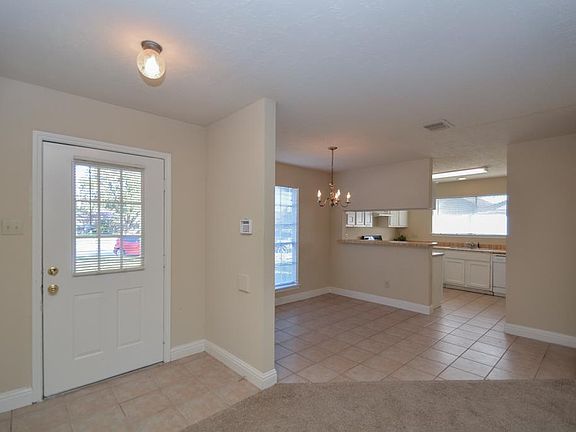 4th image of 2411 Radcliffe Dr