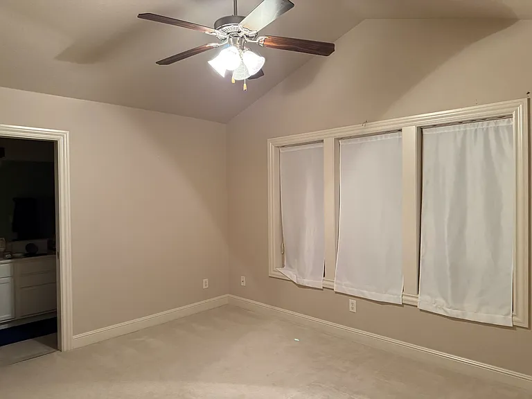 2288 Hollywood Dr NE — Photo 14
