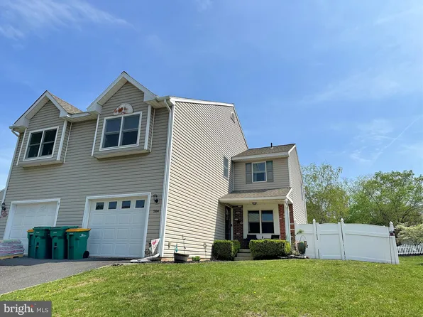 584 Meadow Ln, Pennsburg, PA 18073