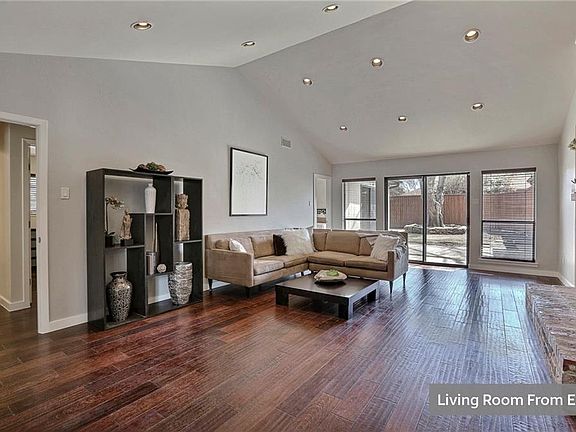 3rd image of 1904 Knob Hill Dr