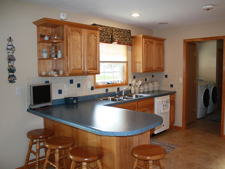 1st image of 130 Emerald Ln