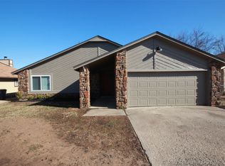 13977 S Poplar Pl, Glenpool, OK 74033