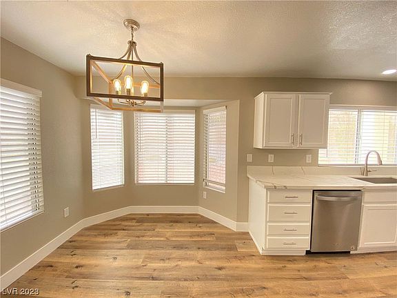 5th image of 3001 Hawksdale Dr