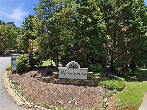 2nd image of 615 Chadwyck Dr