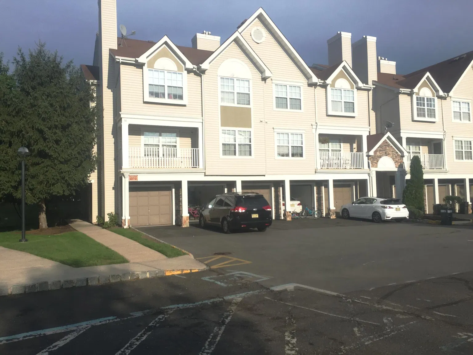 Edinburgh Court, Edison — Photo 4