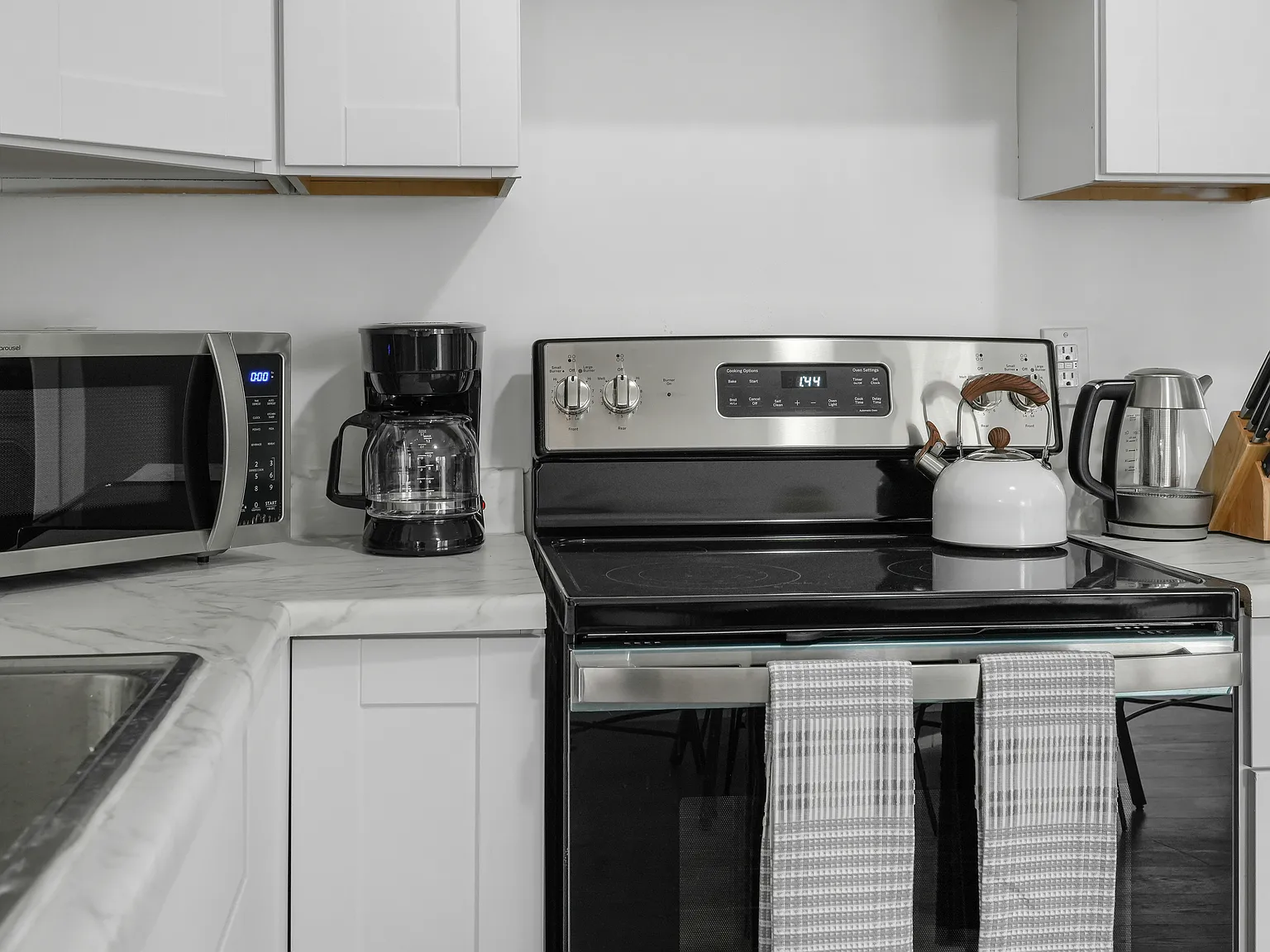 6 bed, 3000 sqft, $5,000 — Photo 2