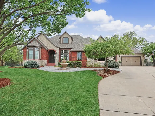 2525 N Loch Lomond Ct, Wichita, KS 67228