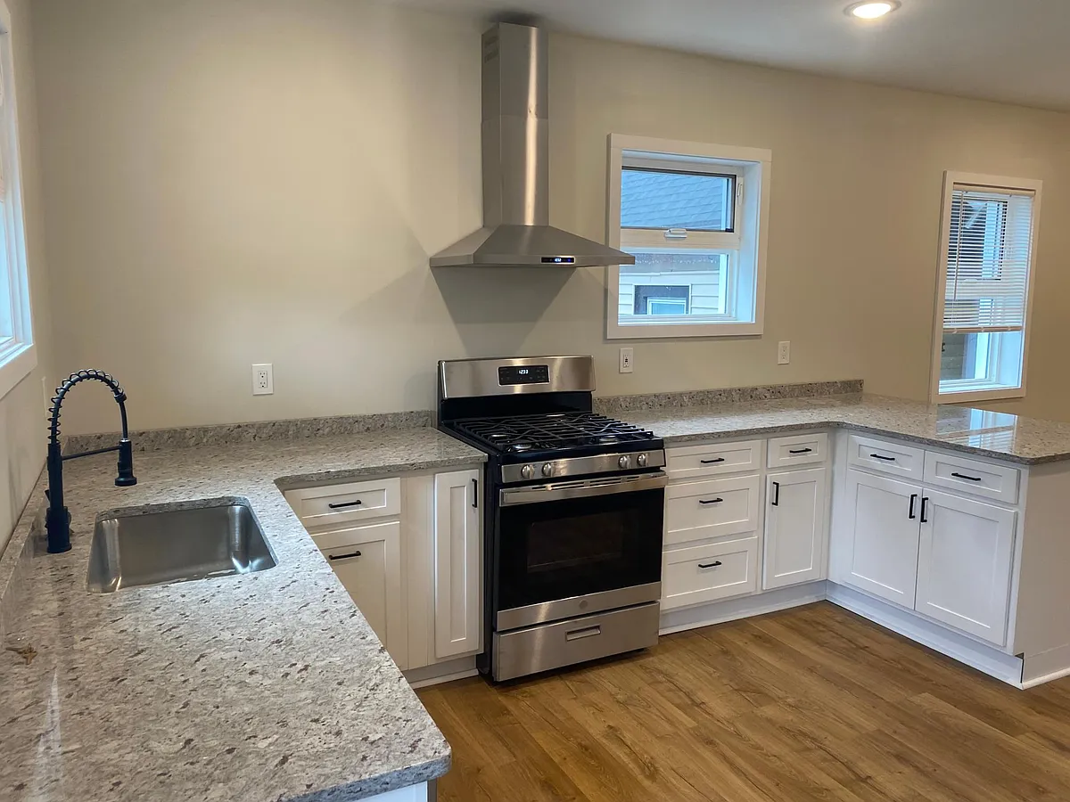 Building Photo - 391 Forest Ave #2